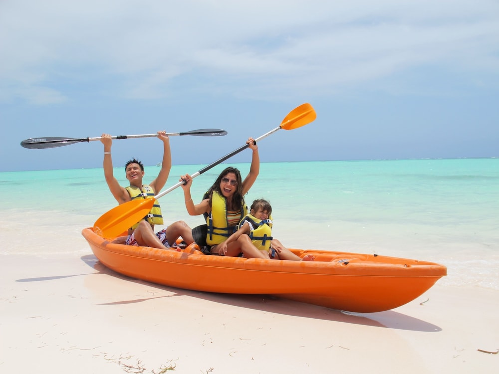 Los Corales Beach Village 64/73