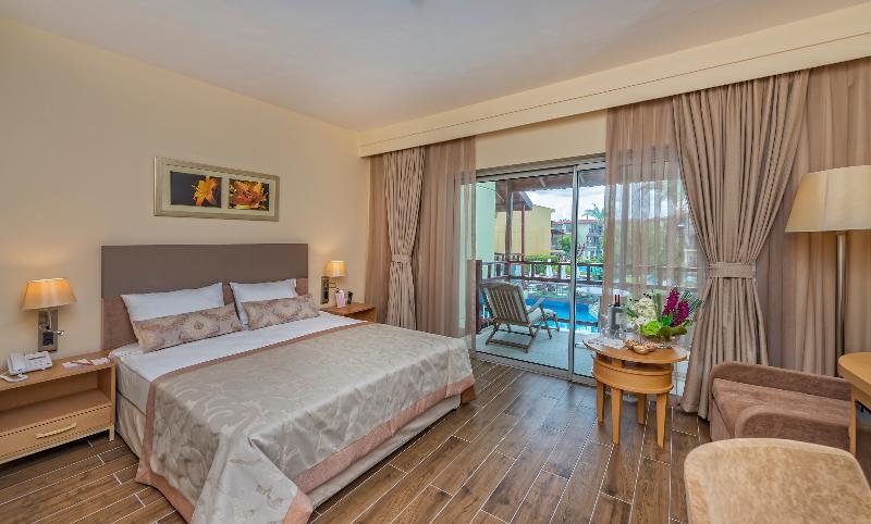 Lake, Family, Double and Twin Beds