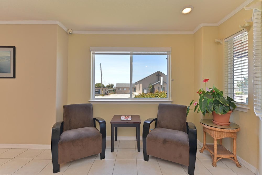 Cayucos Beach Inn 45/64