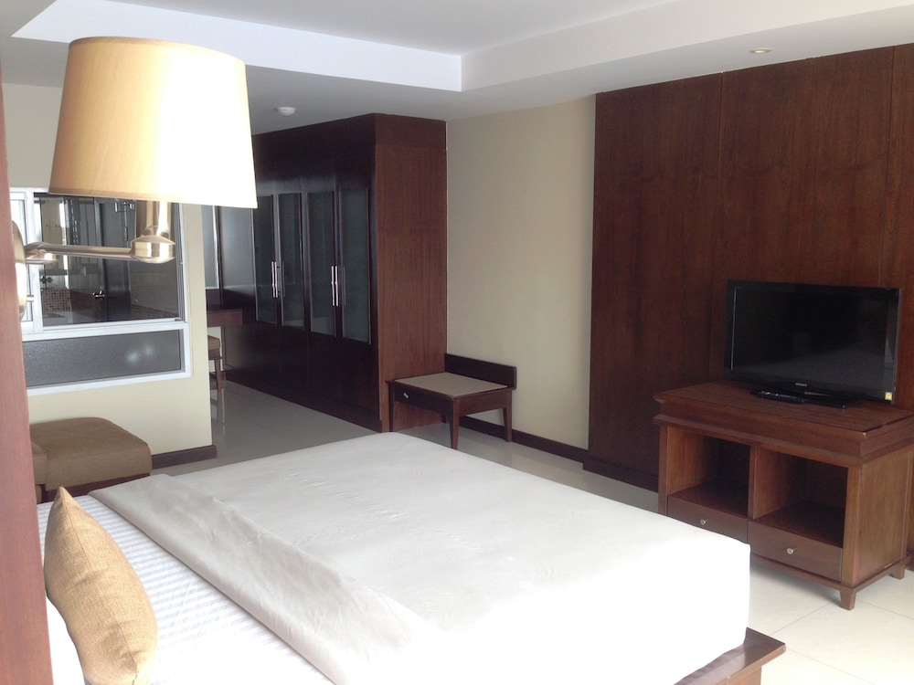 August Suites 19/69