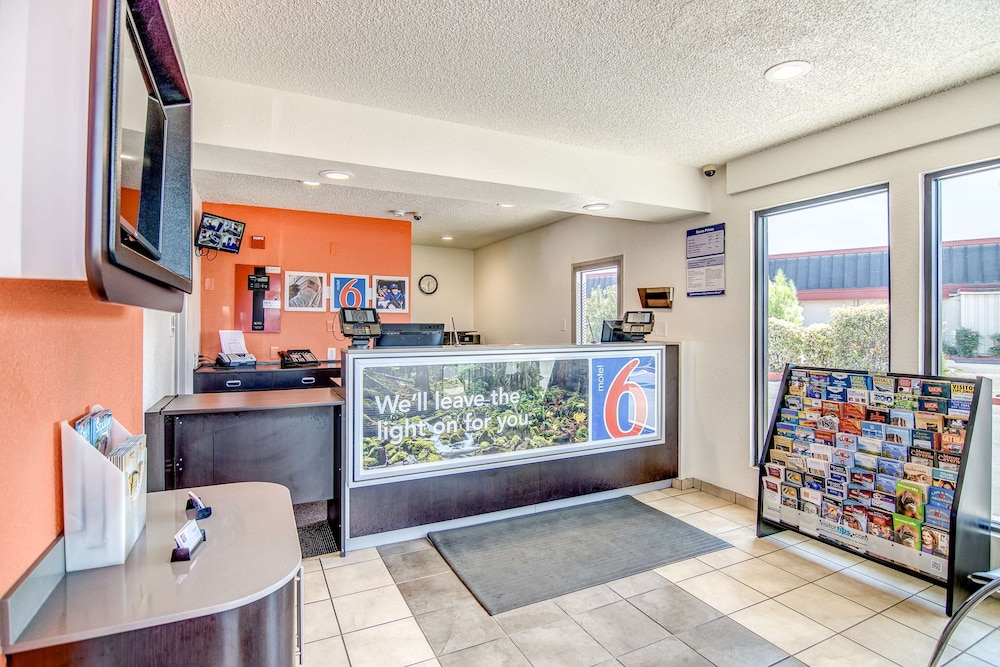 Motel6 Stockton, CA - Charter Way West 6/32