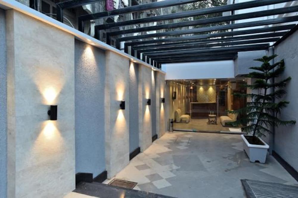 HOTEL AARYA INTERNATIONAL 8/15