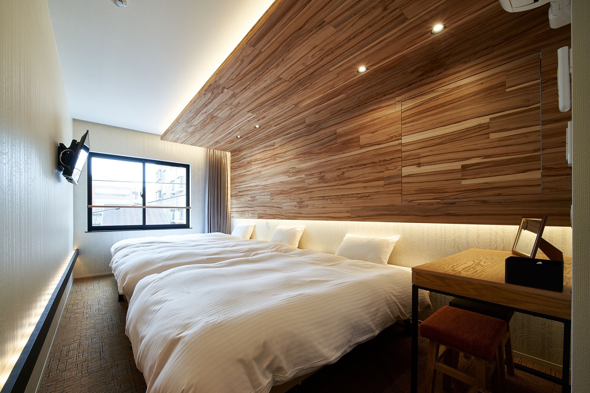 ROOM, TWIN BEDS, WITH EXTRA BED