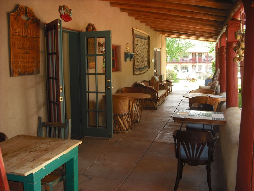 El Pueblo Lodge 53/71