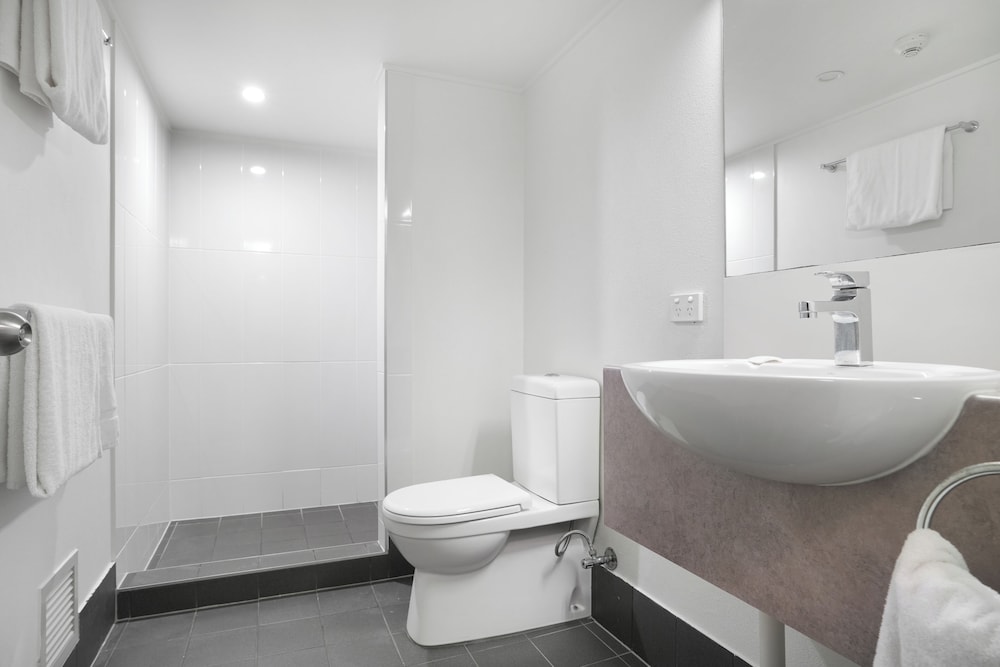 Gladstone Reef Hotel Motel 45/50