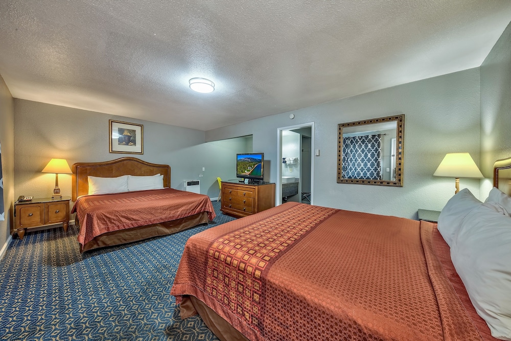 Lake Ridge Hotel 6/52