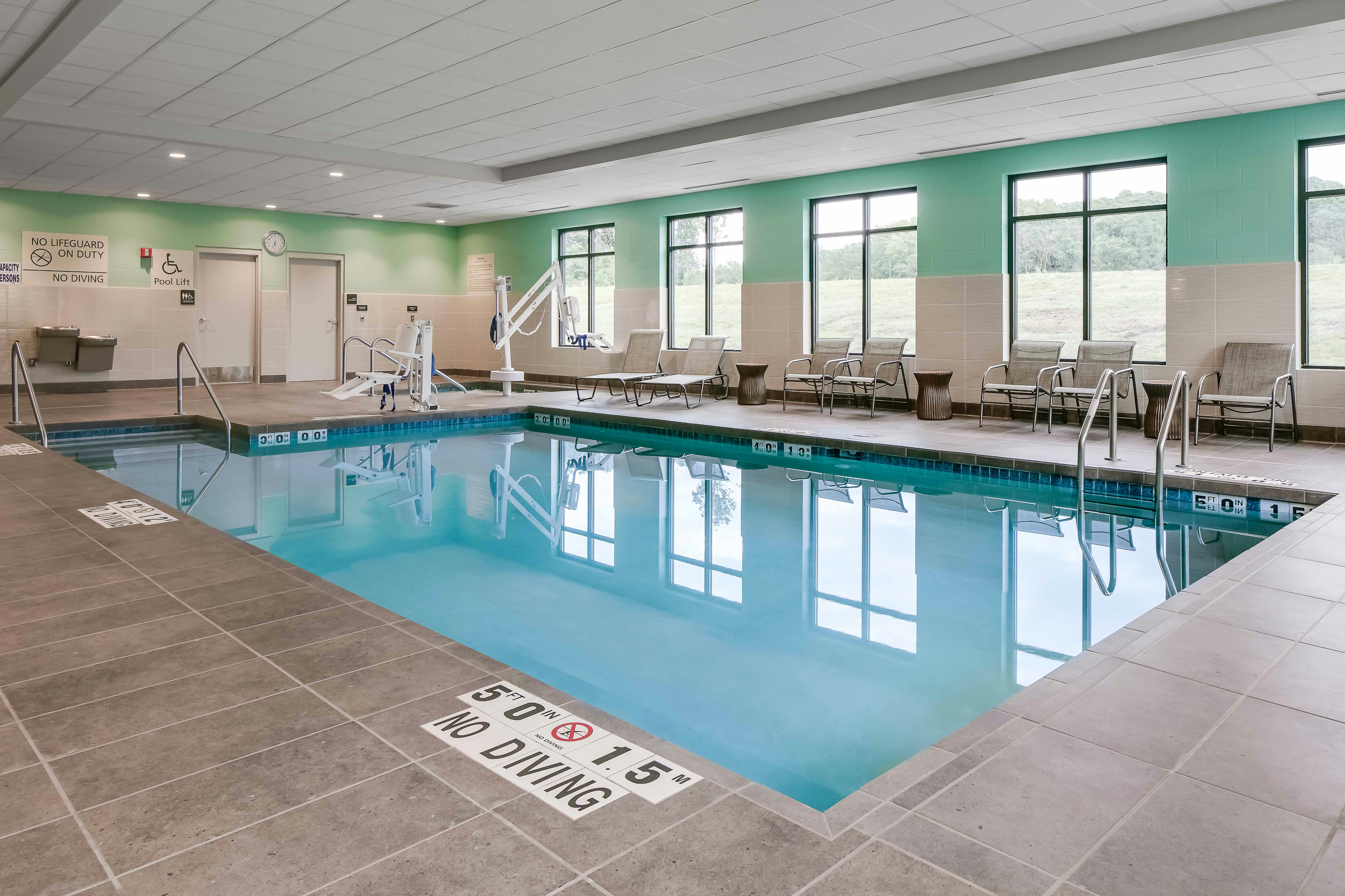 Hampton Inn And Suites Hudson Wi 16/38