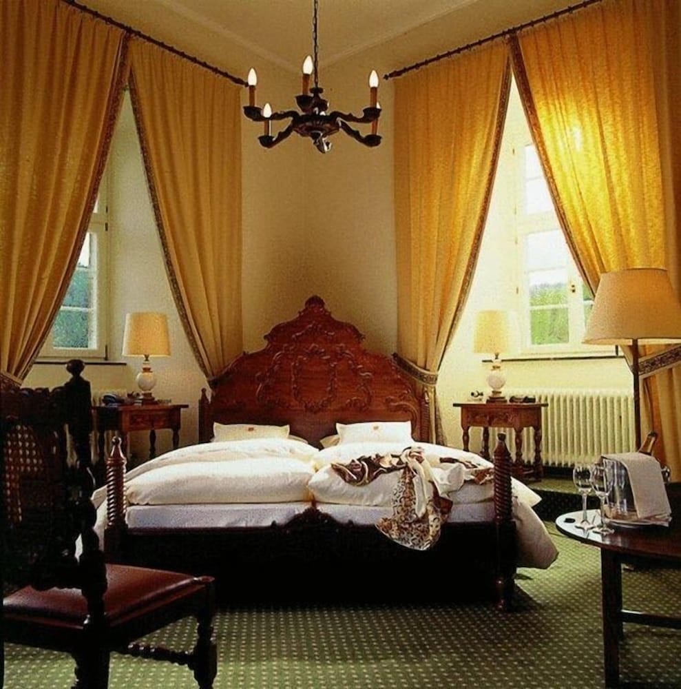 Hotel und Restaurant Burg Schnellenberg 18/54