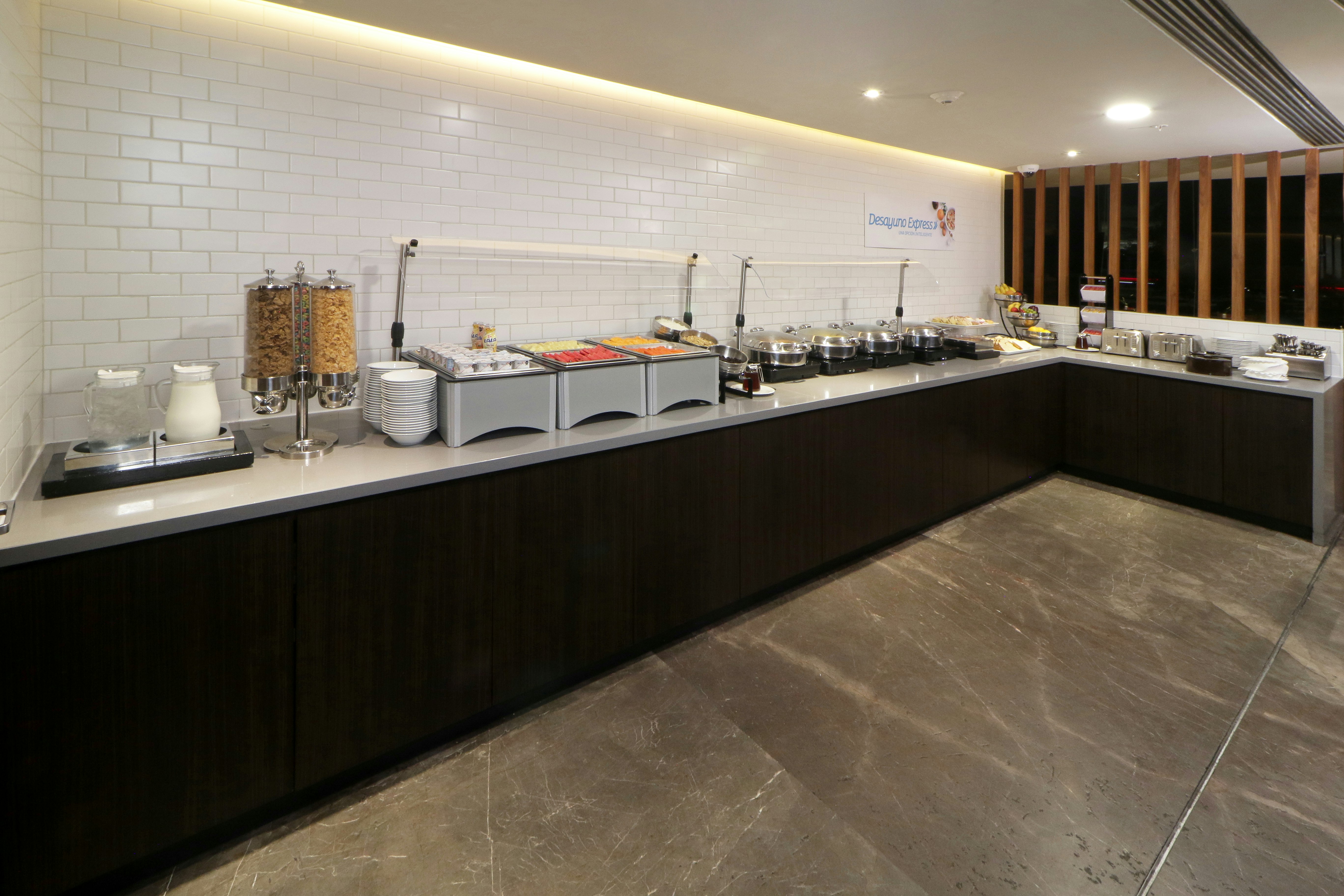 Holiday Inn Express Suites Monterrey Valle 11/74