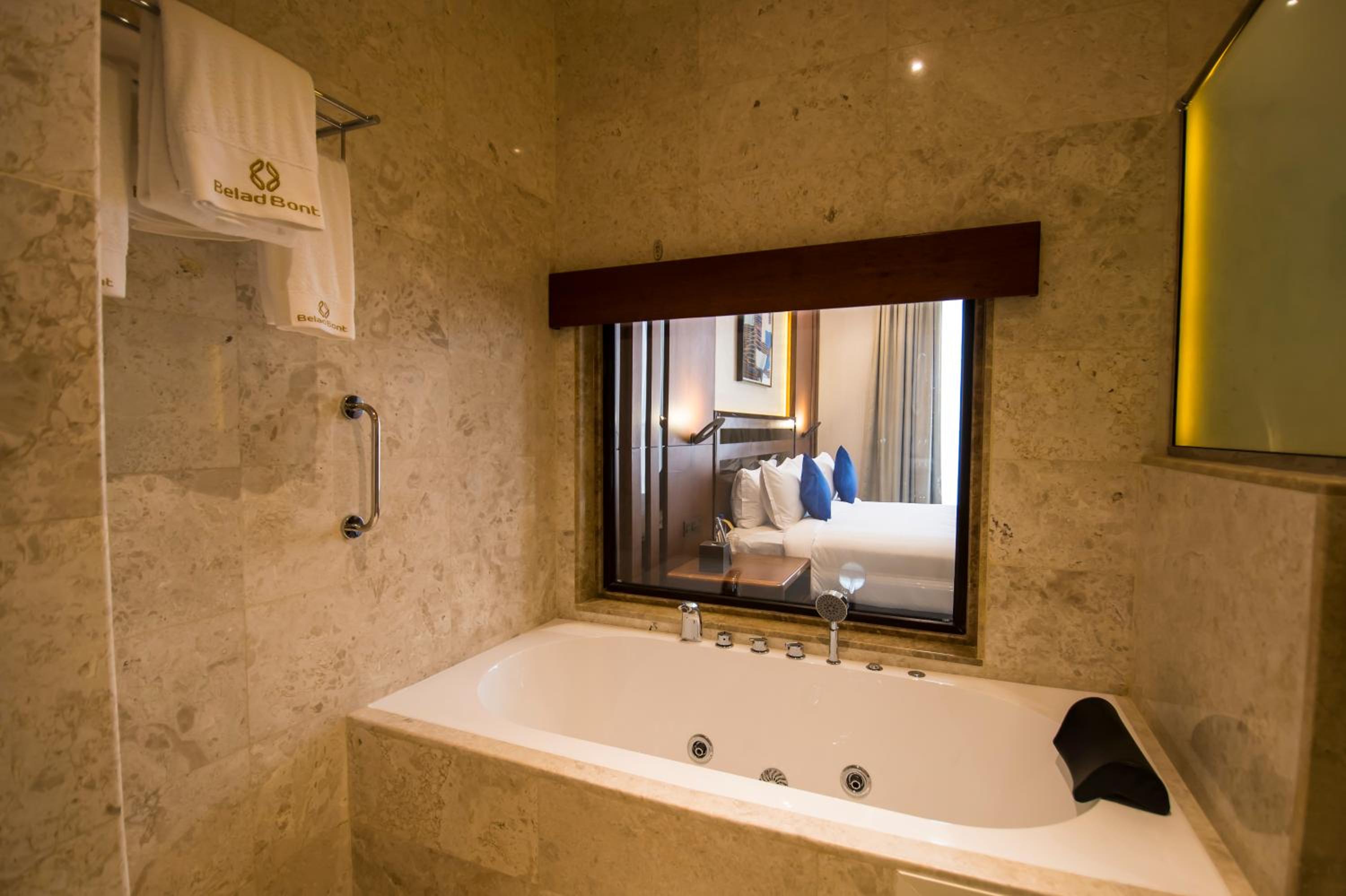 جناح بريميوم بسرير كينج، Belad Bont Resort 3/4