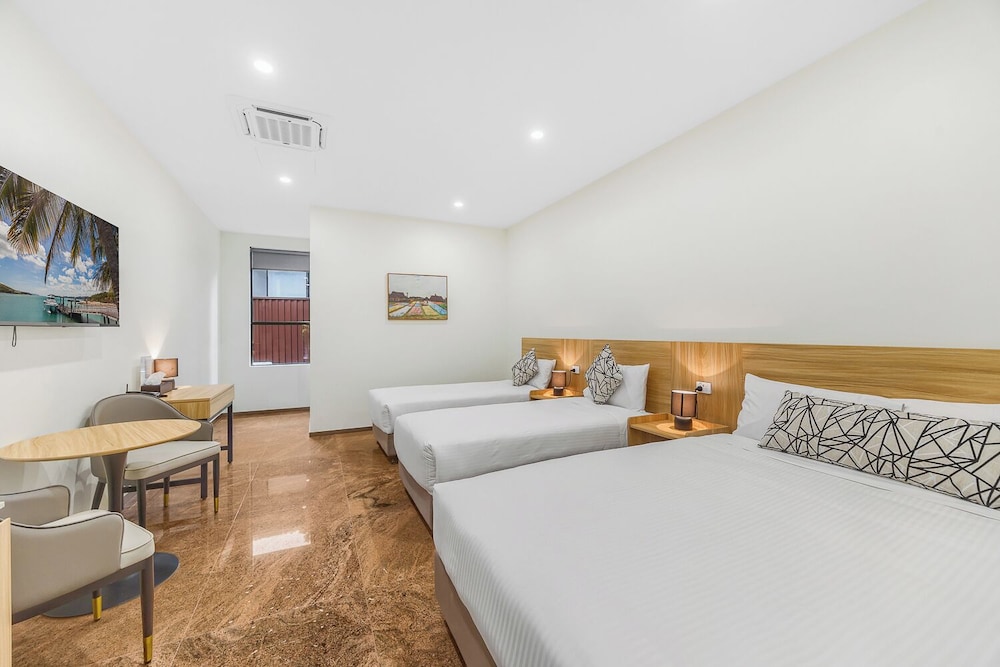 Superior, Family, Queen and Twin Beds, WM Hotel Bankstown 3/4