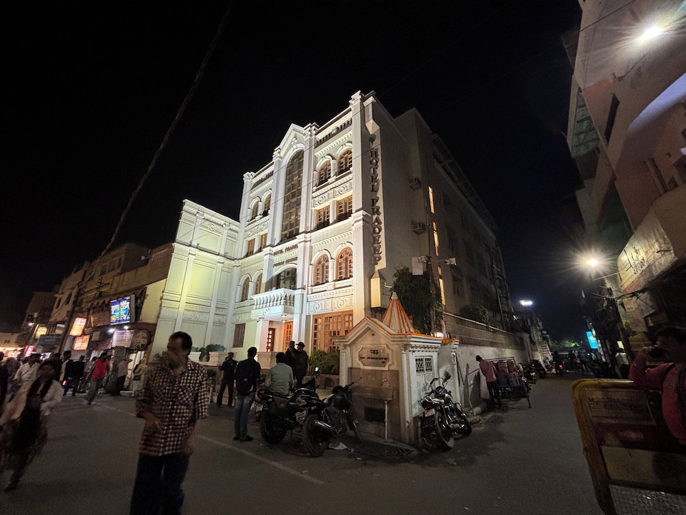 HOTEL PRADEEP 5/55
