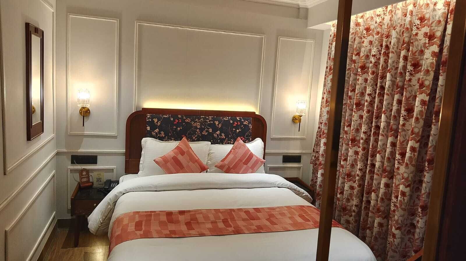 DELUXE, SINGLE BED