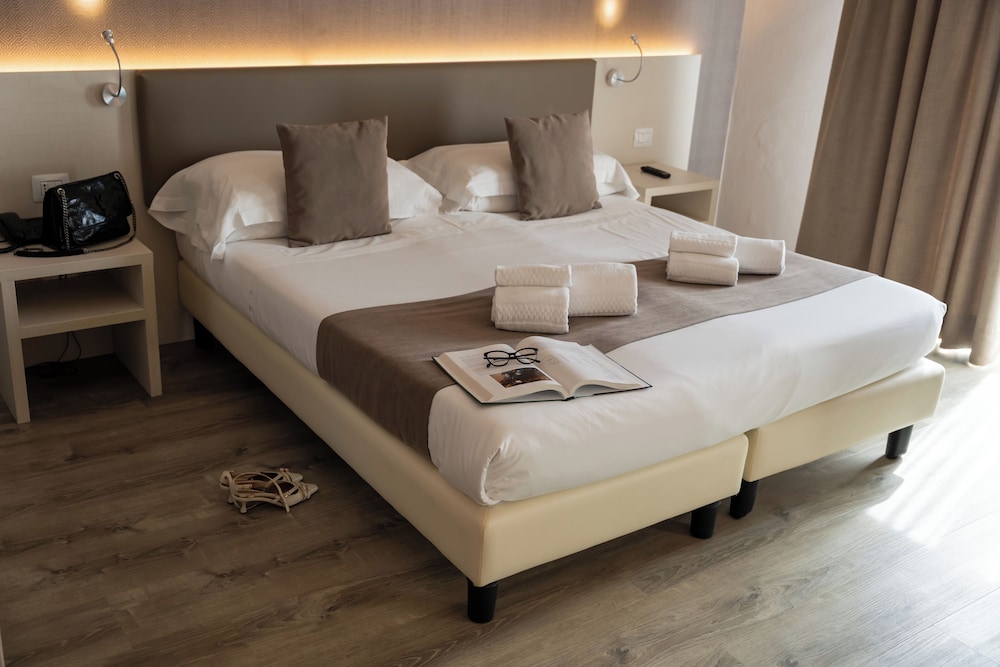 Romantic, Suite, Queen Bed, Hot Tub