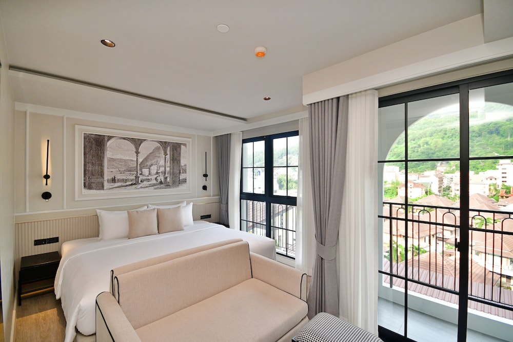 Chateau Du Village Patong 25/65