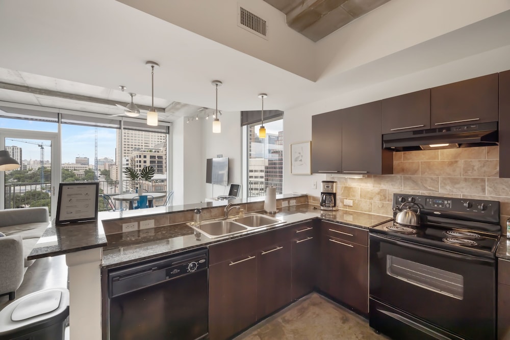 Kasa Austin 2nd Street Apartments 8/50