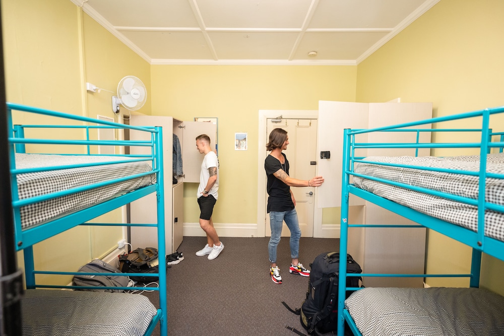 YHA Newcastle Beach 26/30