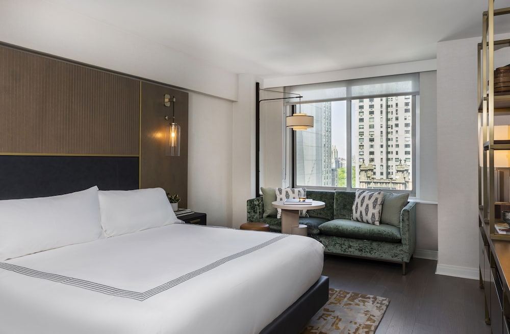 ROOM, KING BED