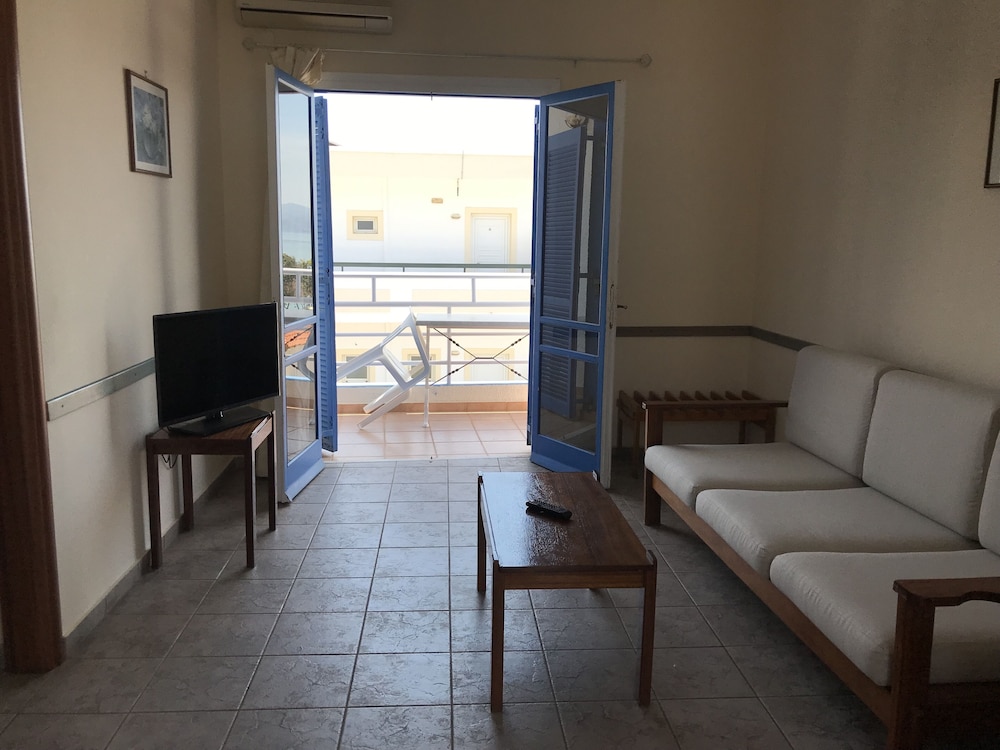 AMAZONES VILLAS APARTMENTS 16/32