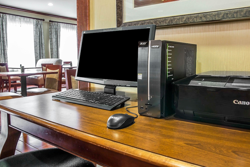 Comfort Inn & Suites University South 18/28