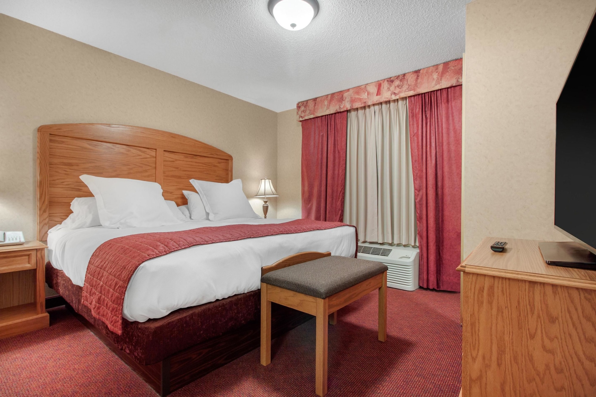 غرفة قياسية بسرير كينج، Norfolk Lodge Suites Ascend Hotel Collection 5/10