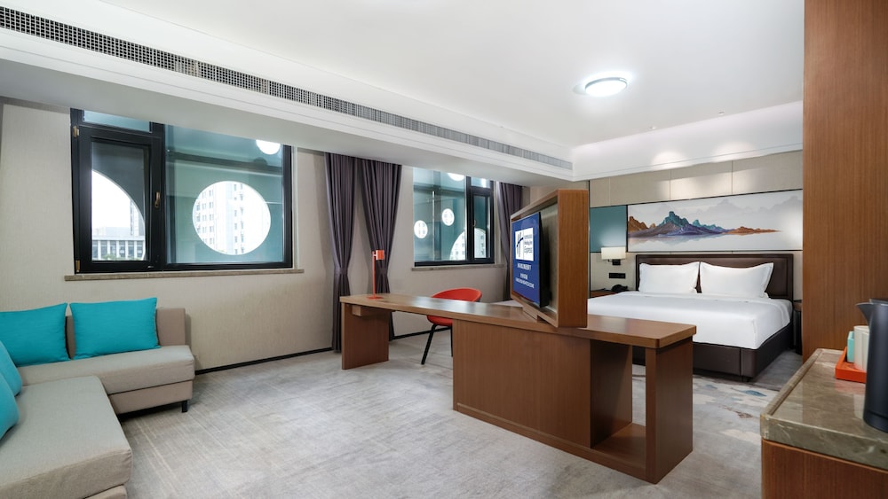 Suite, King Bed