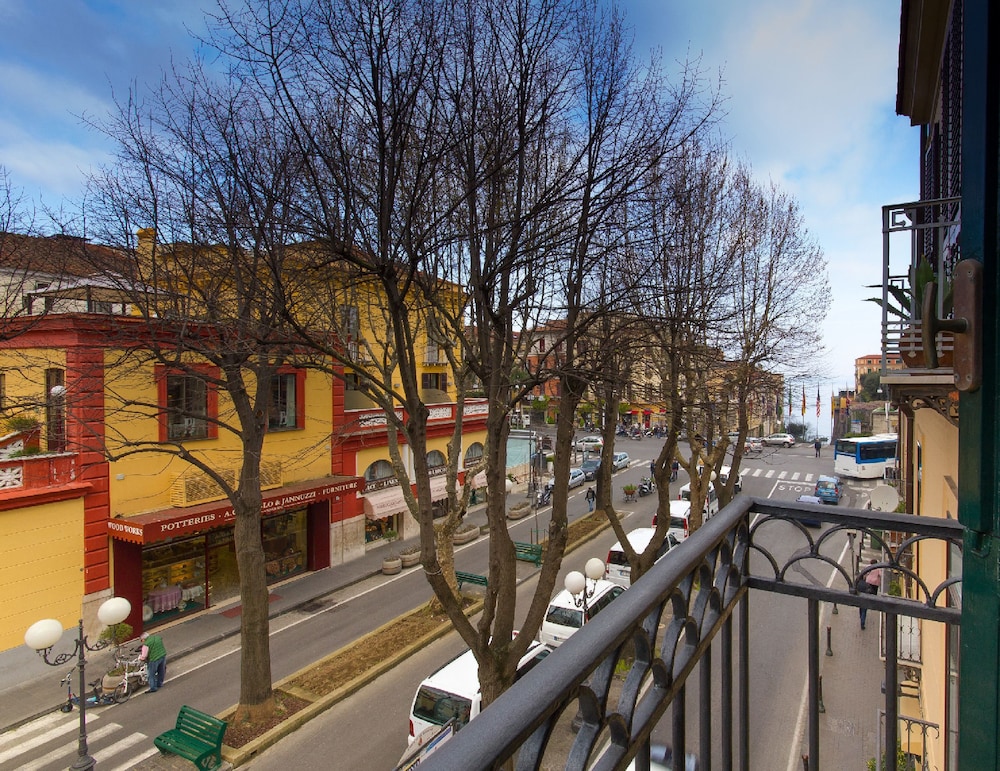 Hotel Villa Di Sorrento 56/60