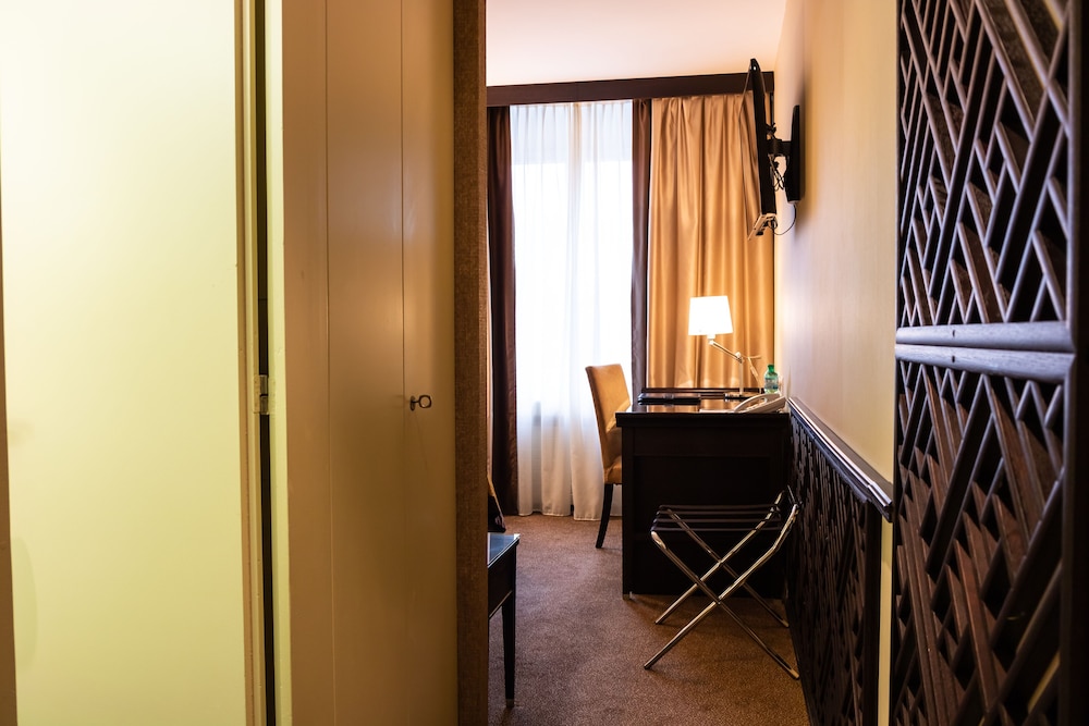 HOTEL ST GOTTHARD 53/84