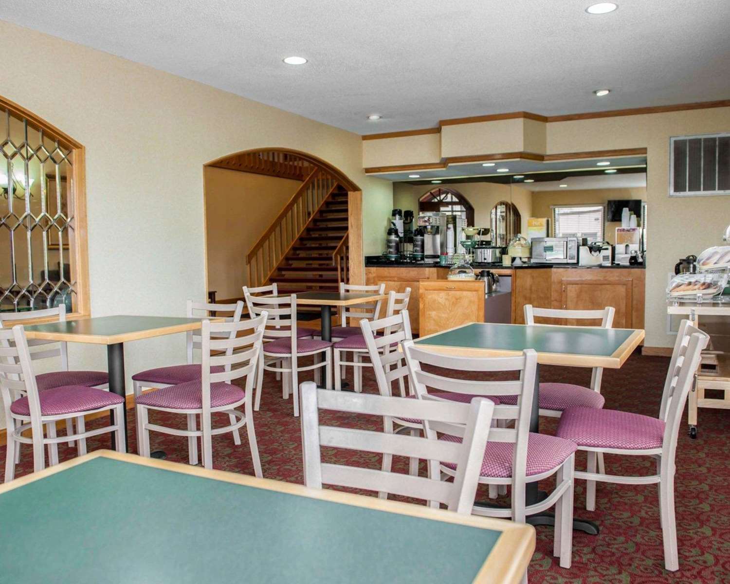 Lafayette Inn & Suites 36/48