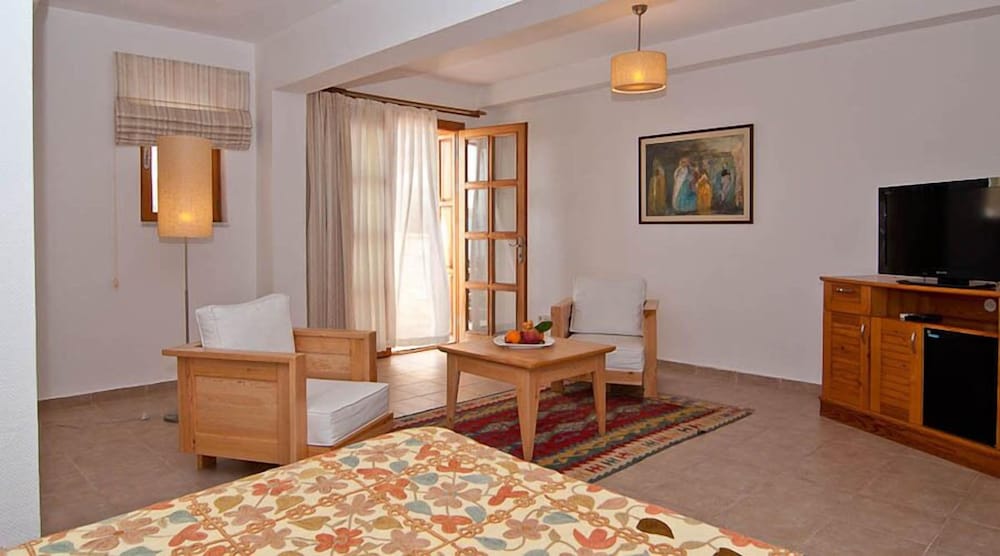 Lycia Hotel 40/65