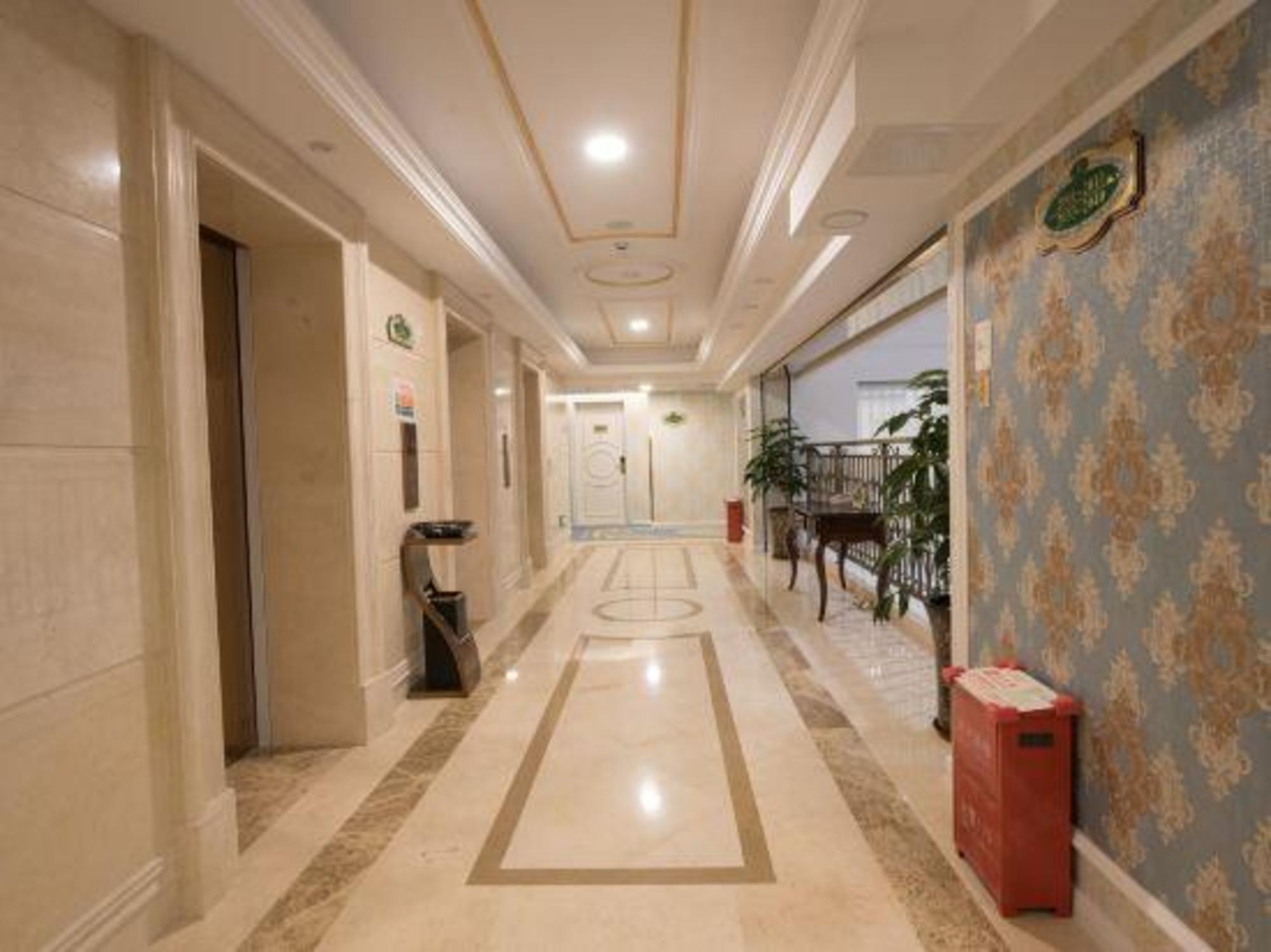 Vienna International Hotel (Chengdu West Railway Station Qingyang Wanda) 12/47