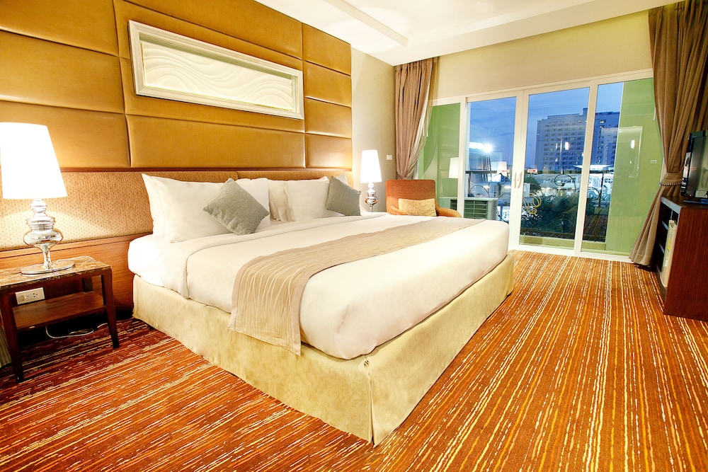 Intimate Hotel 14/62
