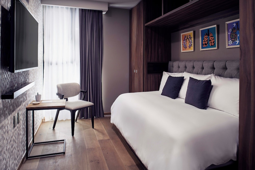 Design, Suite, 1 King and 1 Single Beds