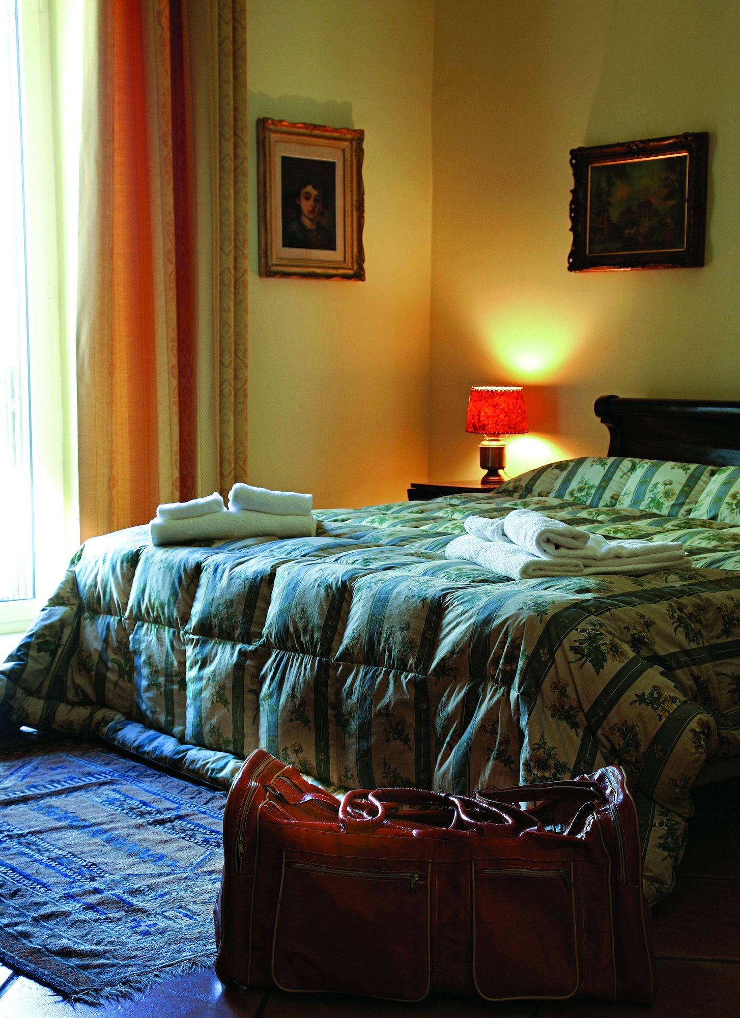 DELUXE, DOUBLE BED