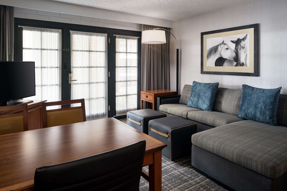 Embassy Suites Austin Central 33/67