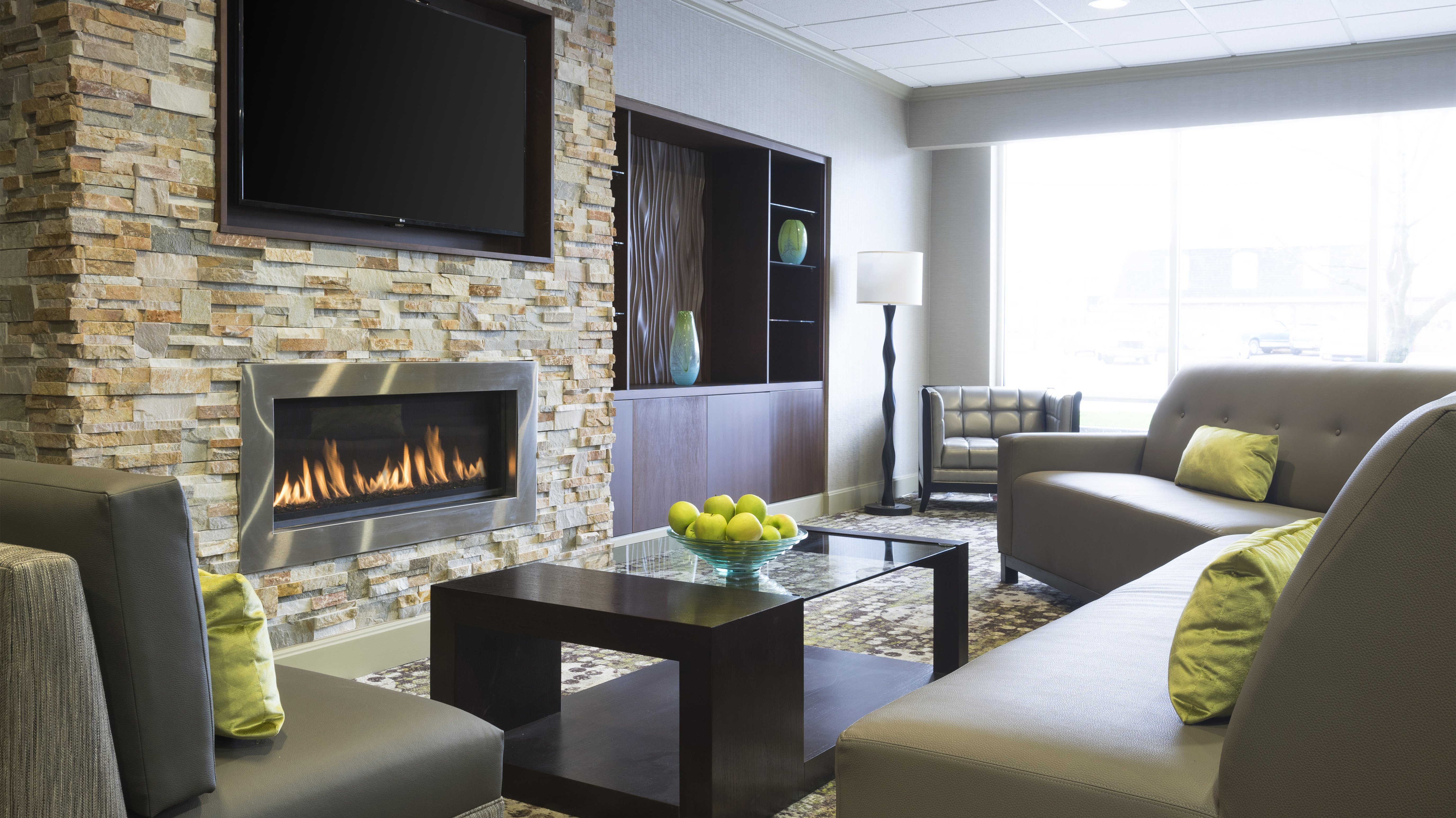 Holiday Inn Cincinnati-Riverfront 33/58
