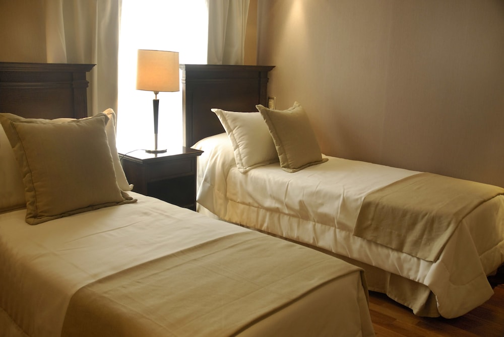 Premium Tower Suites 10/50