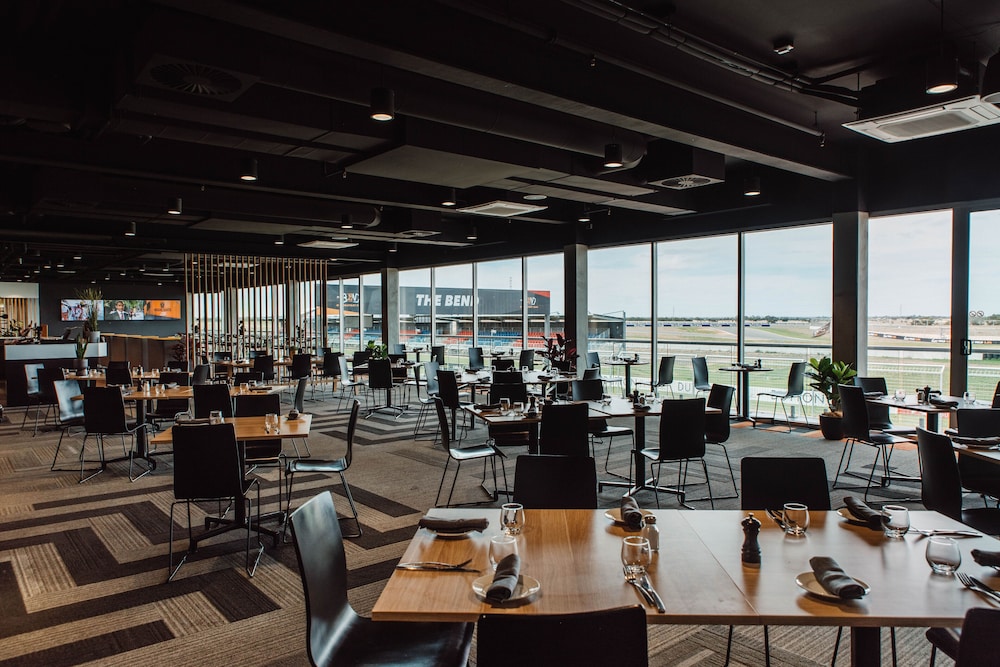 Rydges Pit Lane Hotel 34/50