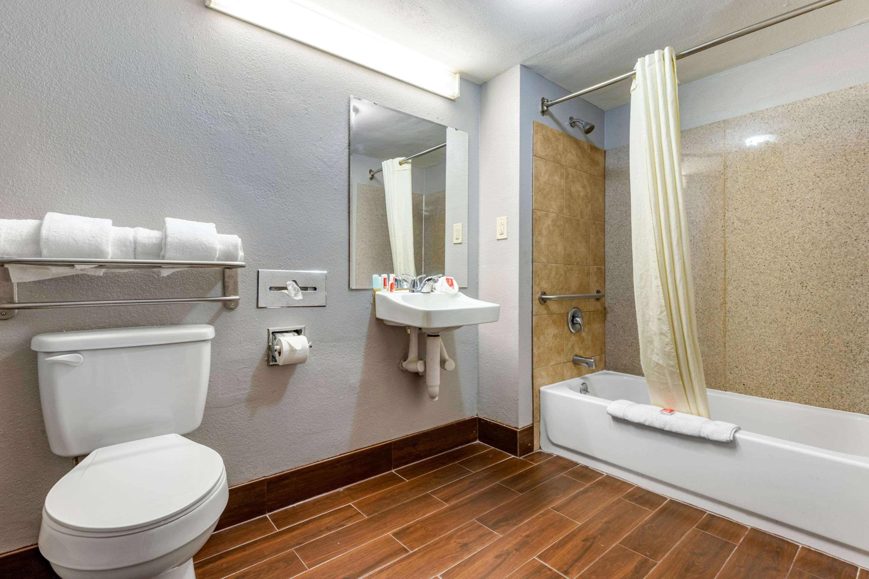 غرفة بسرير كينج لذوي الإعاقة، Econo Lodge Rock Hill Northeast 3/3