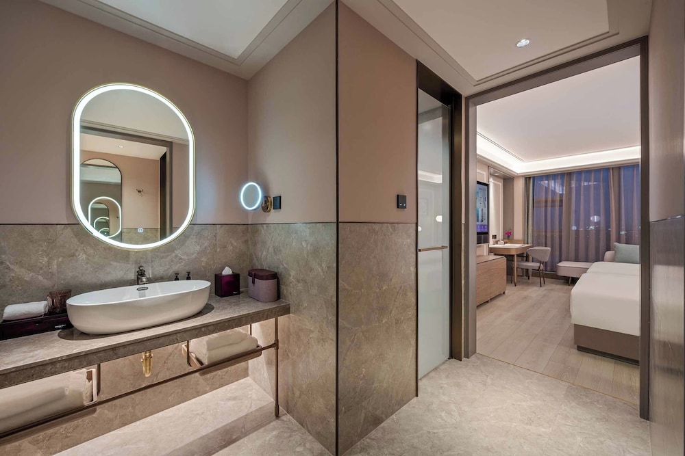 Mercure Nantong Suxitong Riverside 40/42