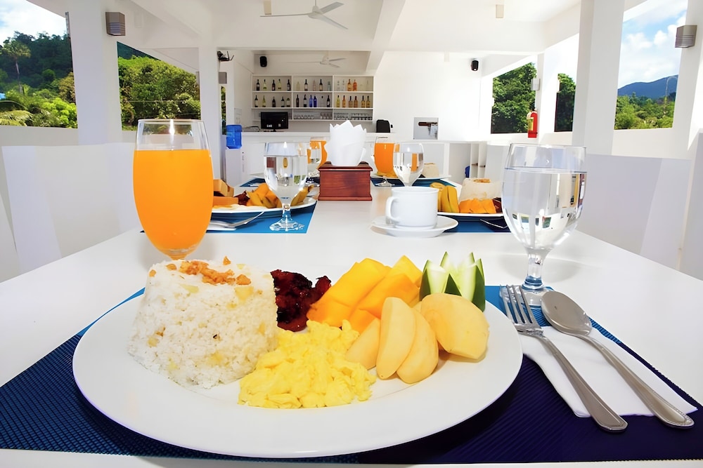 Coron Bluewave Hotel 70/75