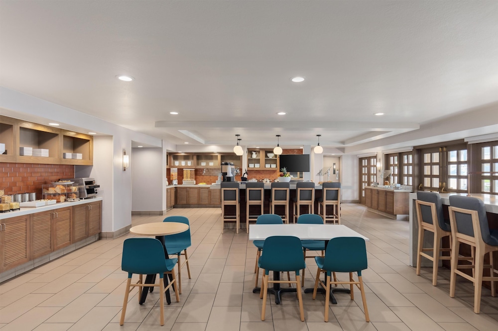 Hyatt House Cypress Anaheim 52/72