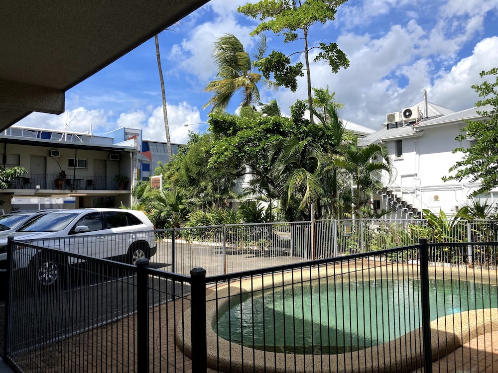 Cairns City Motel 7/58