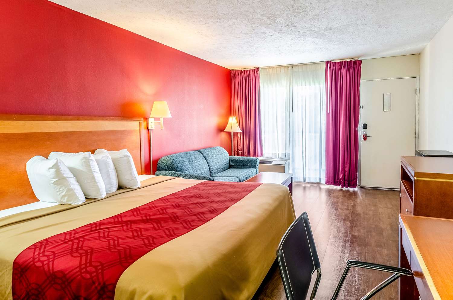 Econo Lodge Martinsville 8/18