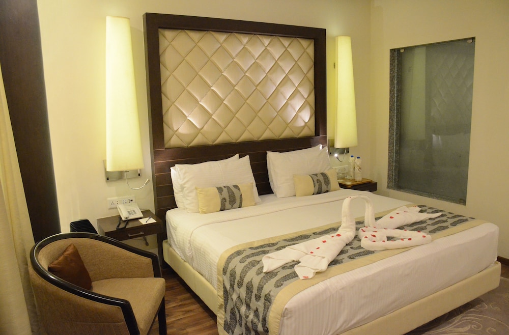 Clarks Avadh, Lucknow 16/49
