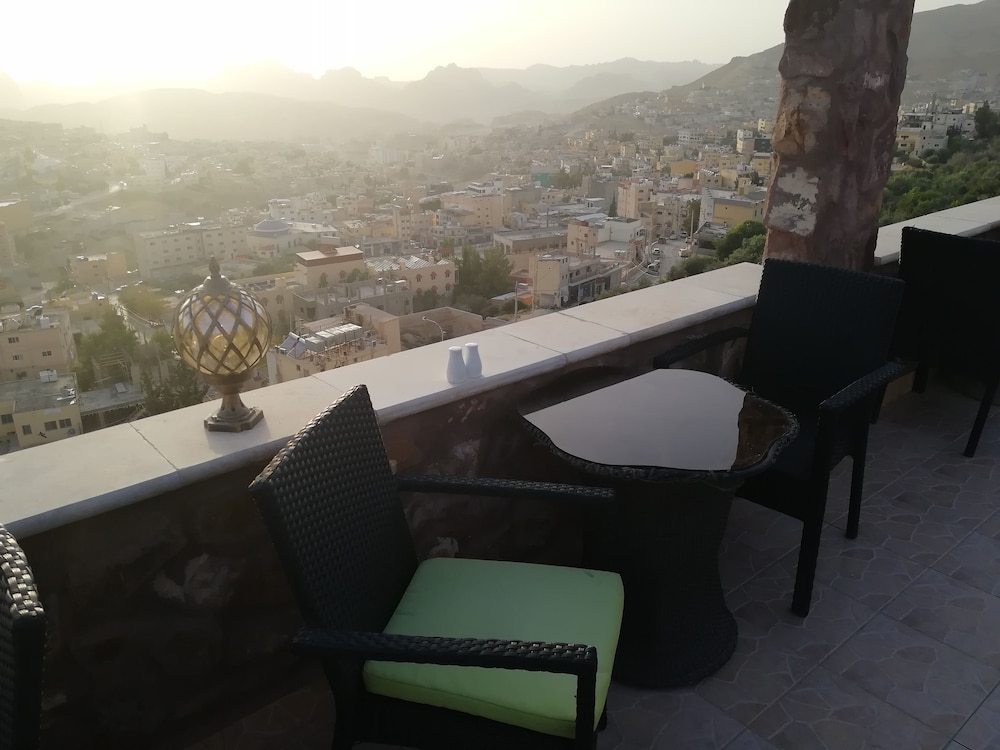 Tetra Tree Hotel 34/43