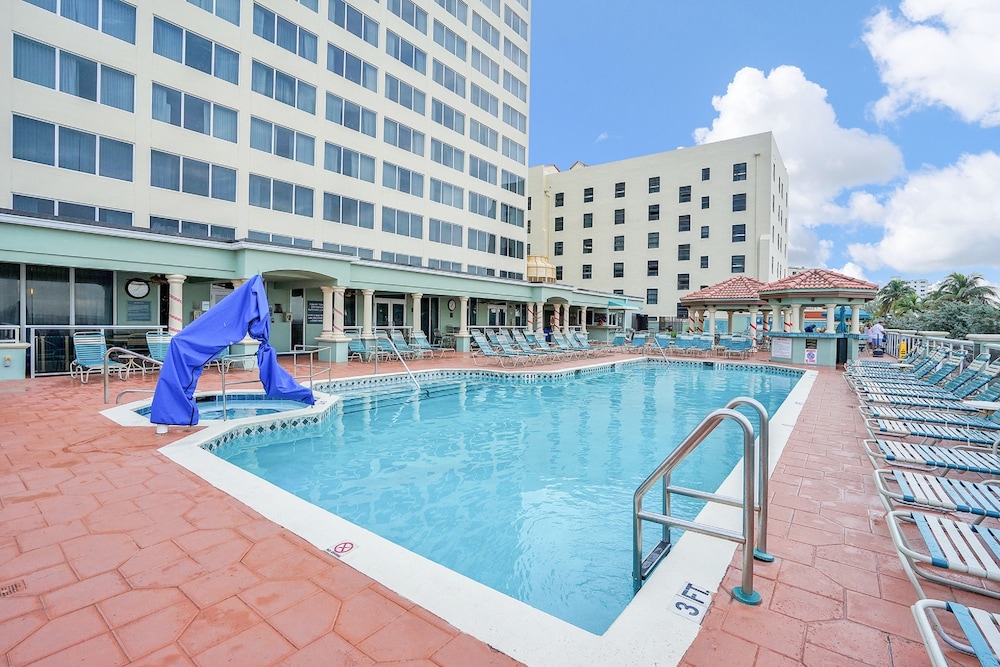 Hollywood Beach Tower 36/71