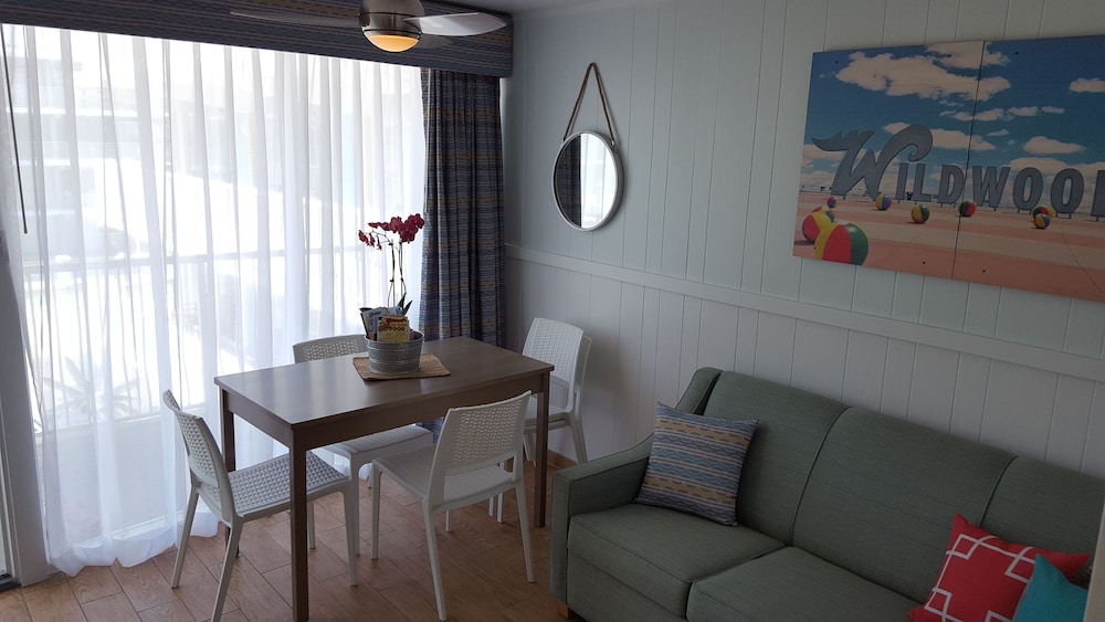 Paradise Ocean Front Resort 25/45