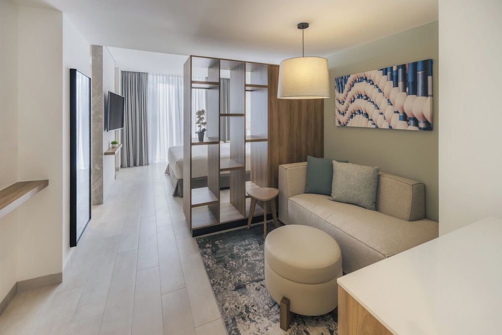 Hyatt Place Cancun Airport 54/74