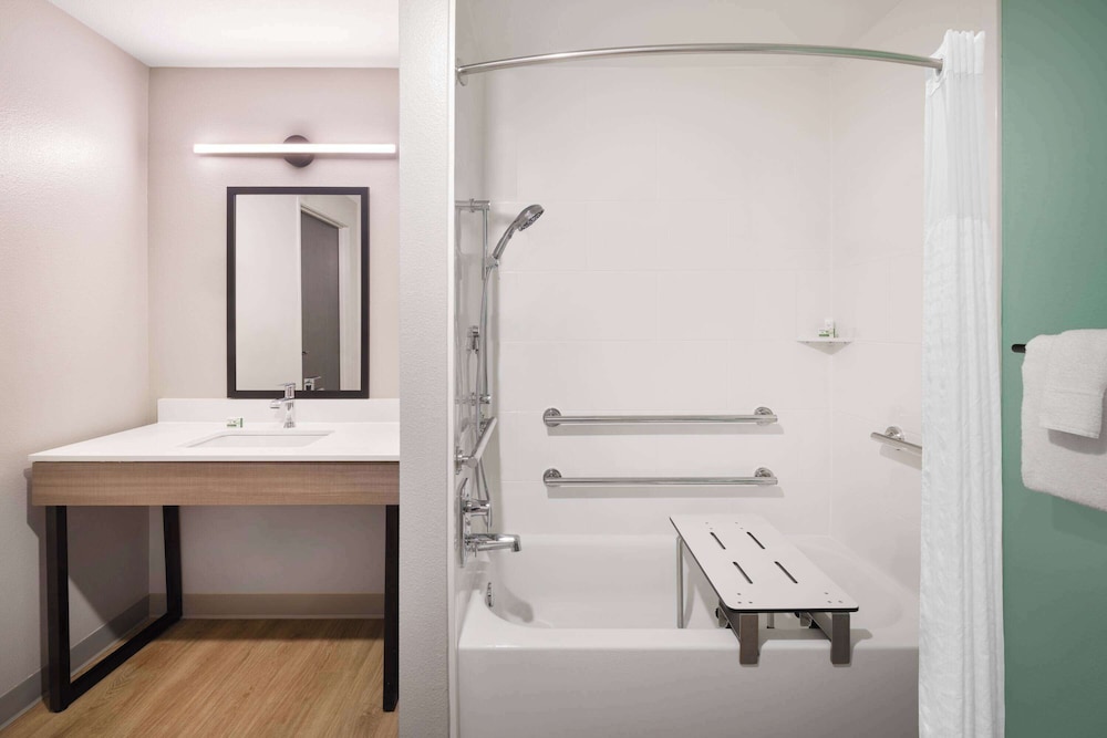 ECHO Suites Extended Stay by Wyndham Richmond West 45/49